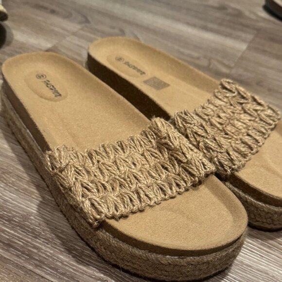 SHEIN Tan Espadrille Slides - Picture 1 of 3